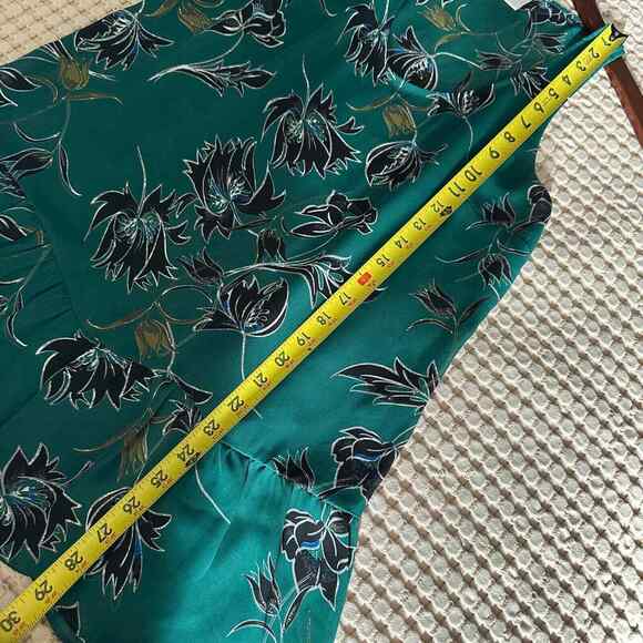 Cabi #3276 Falling Flowers Sleeveless Blouse Green Peplum Scoop Neck Women's M - Picture 7 of 7